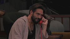 Una telefonata poliglotta per Alex