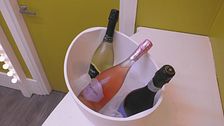 In alto i calici in Salone: il brindisi dei VIP