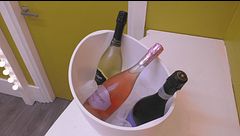 In alto i calici in Salone: il brindisi dei VIP