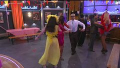 Inizia la festa nella balera di Grande Fratello VIP