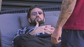 Il dispiacere di Alex per l'allontanamento di Jonathan