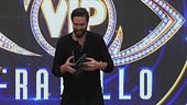 I VIP aprono le buste e svelano il loro contenuto