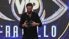 I VIP aprono le buste e svelano il loro contenuto