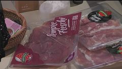 Ognuno sceglie il suo condimento preferito per le piadine