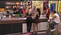 Lo scherzo porta a una discussione tra Carmen e Alex