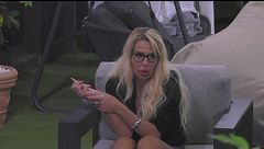 L'irritazione di Valeria verso Giulia, Guendalina e Marina