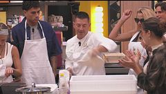 La preparazione della pizza montanara