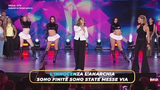 Nicole vs Silvia in "Esibizionista"