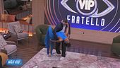 Megan e Andreas improvvisano una bachata in Salone