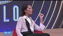 Marina prende posto sulla poltrona che scotta