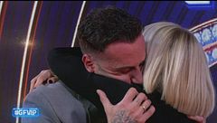 Il dolce incontro tra Andreas e sua moglie Veronica