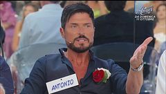 Antonio: ''Paola, ieri sono uscito con Rebecca...''