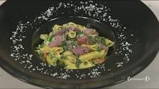 Garganelli con fiori di zucca e pancetta dolce