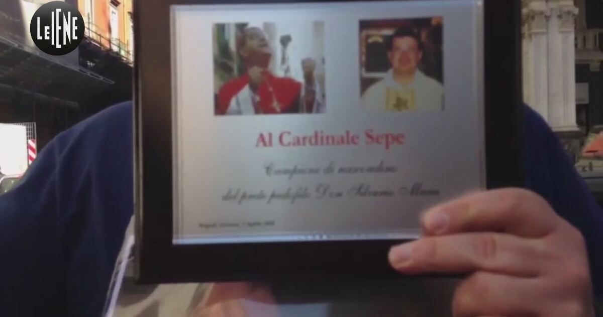 Le Iene: Sit-in contro i preti pedofili: "Il Papa cacci il cardinale Sepe" Video | Mediaset Infinity