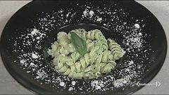 Fusilli con pesto di zucchine e taleggio