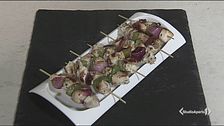 Spiedini di pollo, peperoni e lime