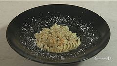 Fusilloni al ragù bianco di pollo