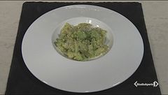 Farfalle con broccolo romano e pesto di pistacchi