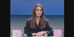 Sabrina Impacciatore rappa sulle note di "Non m'annoio" di Jovanotti