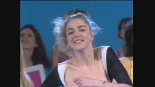 Una giovanissima Claudia Gerini canta a Non è la Rai