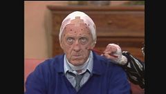 Sandra e Raimondo Vianello fingono una malattia infettiva per cacciare gli ospiti