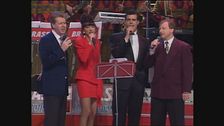 Claudio Lippi e Sabrina Salerno cantano "Happy Xmas (War Is Over)"