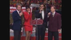 Claudio Lippi e Sabrina Salerno cantano "Happy Xmas (War Is Over)"