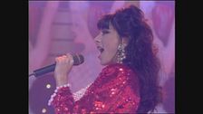Una giovane Sabrina Salerno si scatena con la musica house