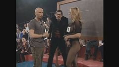 Selen e Alex Baroni a lezione di elettrotecnica