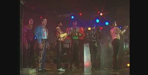 I Village People in un'esclusiva esibizione di "5 O'Clock in the Morning"