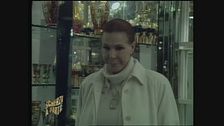 Ornella Vanoni e la cristalleria in frantumi