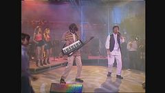 I Los Locos cantano "El Tiburon"