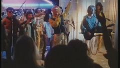 I Bee Hive cantano "Lovely Smile"