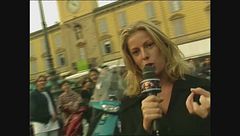 Alessia Marcuzzi presenta la prima puntata di Colpo di fulmine