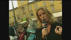 Alessia Marcuzzi presenta la prima puntata di Colpo di fulmine