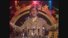 Franco Battiato canta "Bandiera bianca" a Popcorn 1981