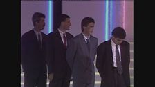 Ruud Gullit, Franco Baresi e altri sportivi cantano "No more" ai Telegatti 1988