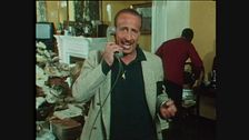 Il Commendator Zampetti al telefono con quell'animale di Chicco