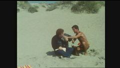Bruno Sacchi non vuole prendere il sole nudo