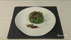 Fusilli con pesto di cime di rapa, menta, acciughe e pomodori secchi