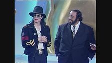 Michael Jackson sale sul palco dei Telegatti 1997