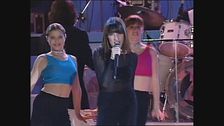 Pamela Petrarolo e le ragazze di Non è la Rai cantano "Sei Diventata Nera"
