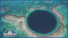 Il Great Blue Hole nel Belize, un'incredibile formazione carsica.