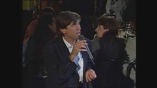 Gianni Morandi canta "Bella signora" tra il pubblico di Vota la voce 1990