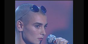 La magnetica Sinead O'Connor si esibisce nel 1992 a Vota la voce