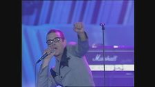 Il pubblico di Vota la voce in delirio per Robbie Williams