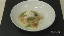 Spaghetti con emulsione di castelmagno, asparagi e mandorle