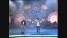 Gli 883 cantano "Hanno ucciso l'uomo ragno" a Vota a voce 1992