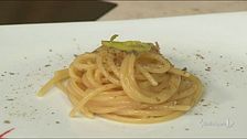 Spaghetti al limone con polvere di capperi