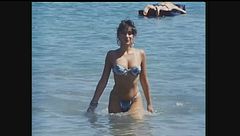 Sabrina Salerno è la sexy Mia Star in Professione Vacanze